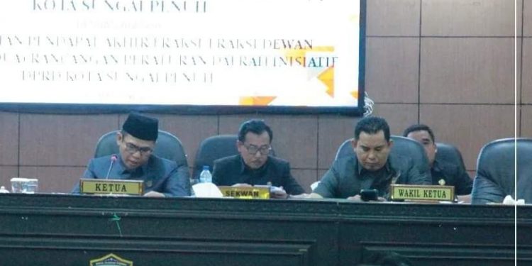 Enam Fraksi DPRD Kota Sungai Penuh Menyetujui terhadap 2 (dua) Ranperda