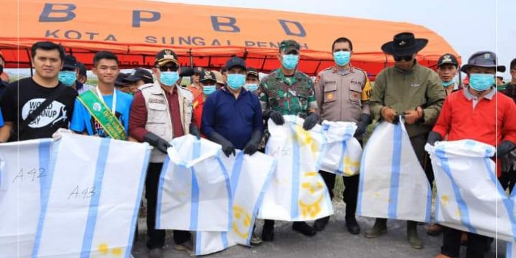 Ketua DPRD Lendra Wijaya Hadiri World Cleanud Day