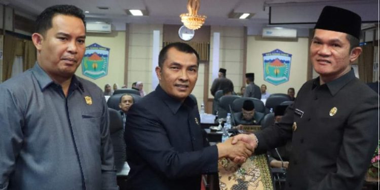 Wawako Antos Hadiri Paripurna IV Tentang APBDP Kota Sungai Penuh