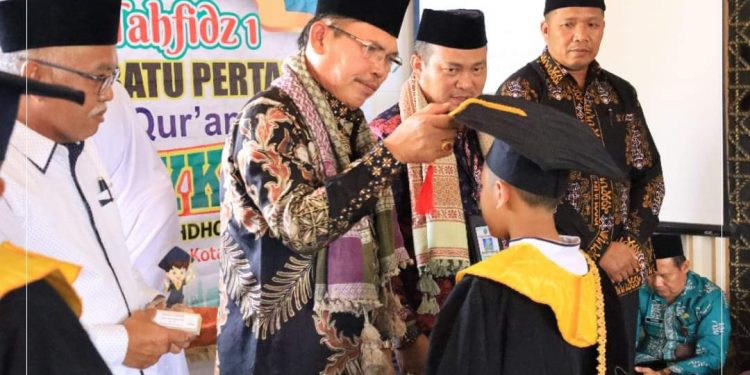 Hadiri Wisuda Tahfidz Wako Ahmadi Adakan Peletakan Batu Pertama Rumah Qur’an Al-Misykat