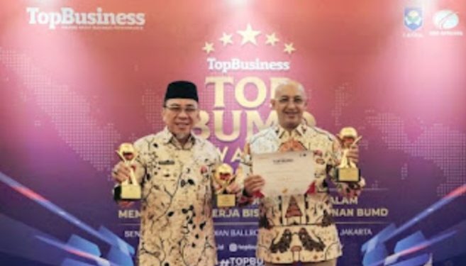 Luar Biasa! Perumda Air Minum dan Pemko Padang Borong Tiga Penghargaan Top BUMD Awards 2025