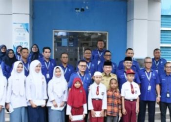 Dukung Pendidikan, Perumda Air Minum Padang Salurkan Beasiswa ke Anak Karyawan Berprestasi