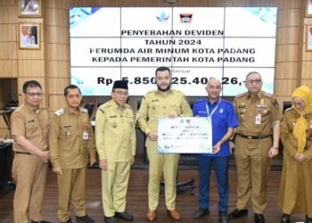 Kontribusi PAD Terus Meningkat,  Perumda Air Minum Kota Padang Setor Deviden Rp5,8 Miliar ke Pemko