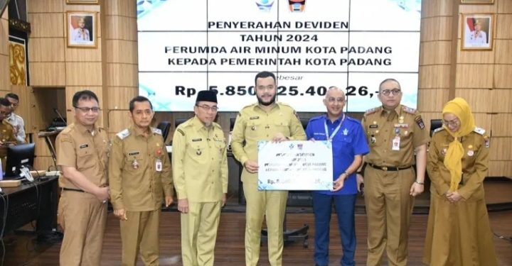 Kontribusi PAD Terus Meningkat, Perumda Air Minum Kota Padang Setor Deviden Rp5,8 Miliar ke Pemko