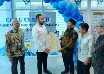Perumda AM Kota Padang Kantongi Sertifikat Halal, Walikota Fadly Amran Berikan Apresiasi