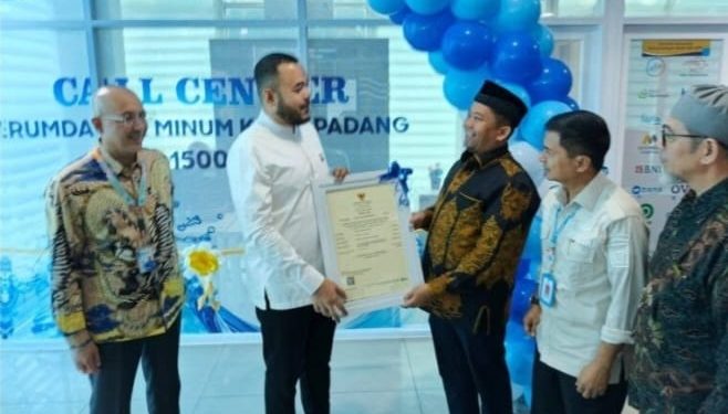 Perumda AM Kota Padang Kantongi Sertifikat Halal, Walikota Fadly Amran Berikan Apresiasi